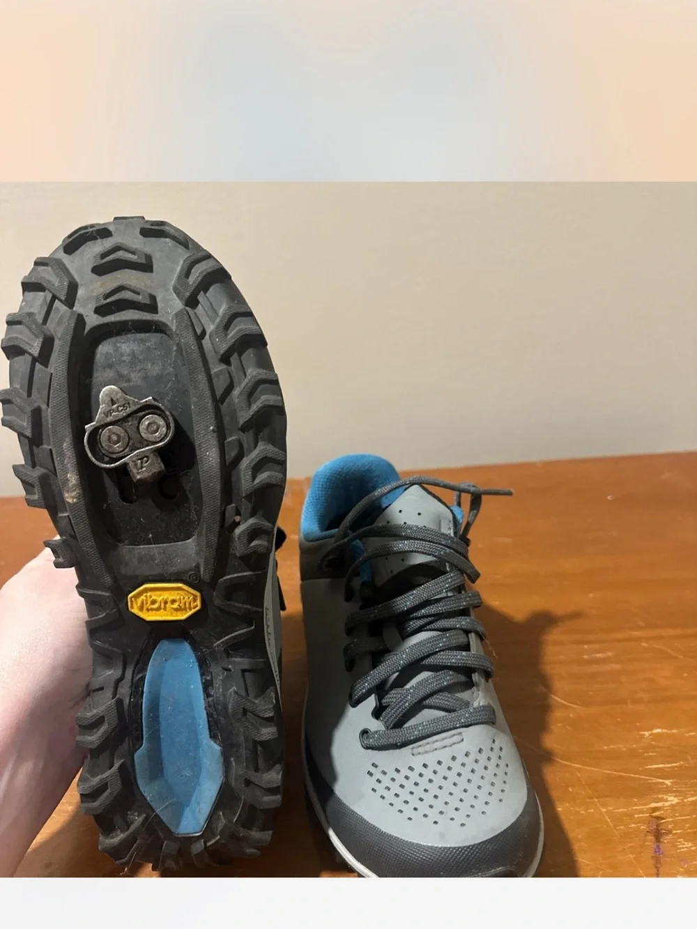 Pearl Izumi Gray Athletic Cycling Lace-Up Shoes with Blue Lining